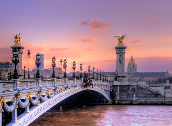 alexandre bridge at sunrise with golden statues and city lights